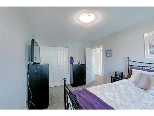 2417 53 Avenue Sw, Calgary, AB - Indoor Photo Showing Bedroom