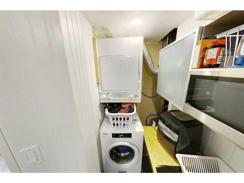 2417 53 Avenue Sw, Calgary, AB - Indoor Photo Showing Laundry Room