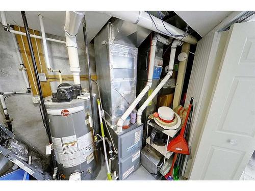 2417 53 Avenue Sw, Calgary, AB - Indoor Photo Showing Basement