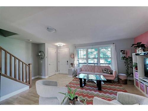 2417 53 Avenue Sw, Calgary, AB - Indoor Photo Showing Living Room