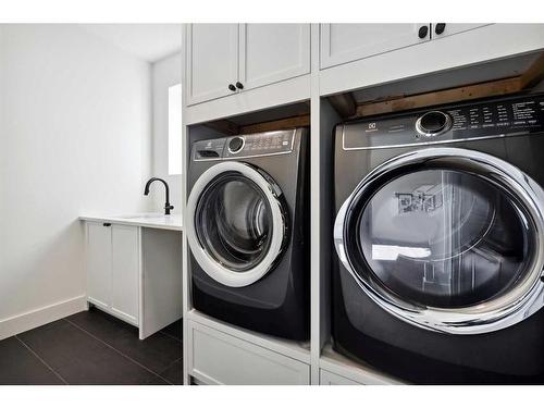 22 Alexandria Green Sw, Calgary, AB - Indoor Photo Showing Laundry Room