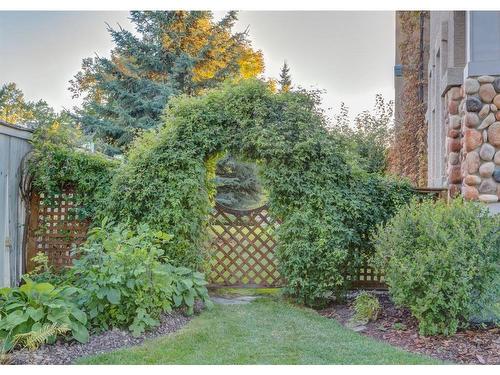 53 Strathlea Court Sw, Calgary, AB - Outdoor