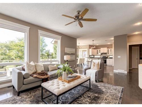 53 Strathlea Court Sw, Calgary, AB - Indoor Photo Showing Living Room