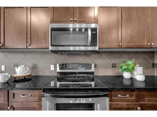 118 Aspen Hills Drive Sw, Calgary, AB - Indoor Photo Showing Kitchen