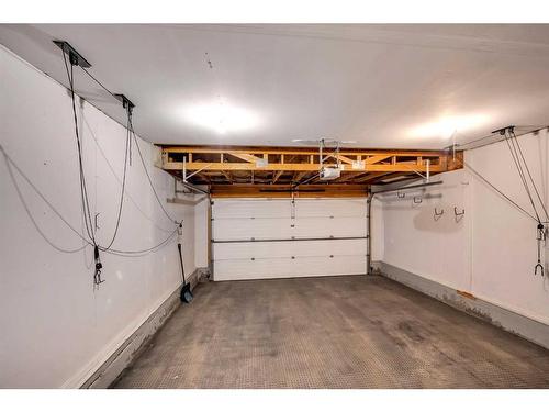 118 Aspen Hills Drive Sw, Calgary, AB - Indoor Photo Showing Garage