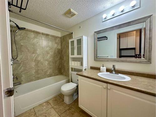 417-3000 Somervale Court Sw, Calgary, AB - Indoor Photo Showing Bathroom