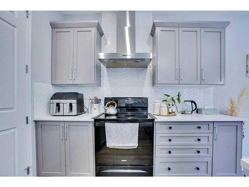 59 Osborne Common Sw, Airdrie, AB - Indoor Photo Showing Kitchen