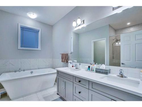 59 Osborne Common Sw, Airdrie, AB - Indoor Photo Showing Bathroom