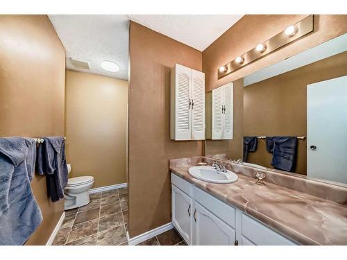 115 Ranchlands Court Nw, Calgary, AB - Indoor Photo Showing Bathroom