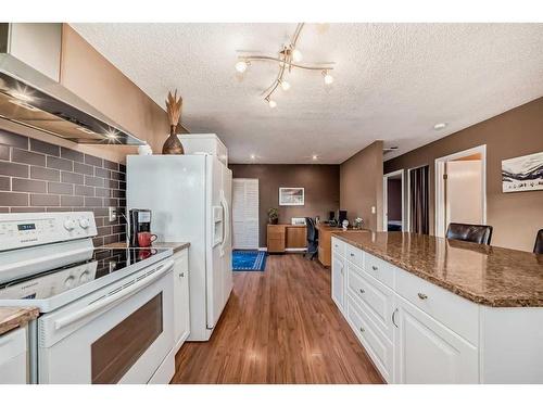 115 Ranchlands Court Nw, Calgary, AB - Indoor Photo Showing Kitchen