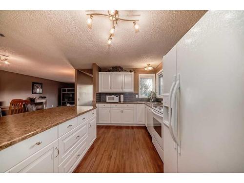 115 Ranchlands Court Nw, Calgary, AB - Indoor Photo Showing Kitchen