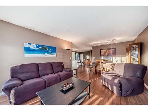 115 Ranchlands Court Nw, Calgary, AB - Indoor Photo Showing Living Room