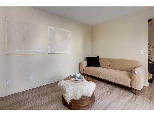 606-2520 Palliser Drive Sw, Calgary, AB - Indoor Photo Showing Living Room