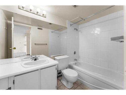 702-221 6 Avenue Se, Calgary, AB - Indoor Photo Showing Bathroom