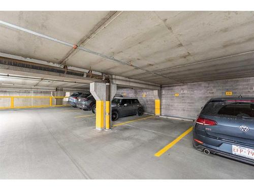 702-221 6 Avenue Se, Calgary, AB - Indoor Photo Showing Garage