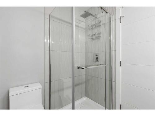 75 Chelsea Street Nw, Calgary, AB - Indoor Photo Showing Bathroom