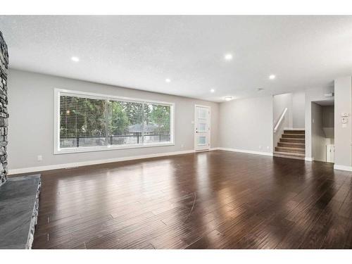 75 Chelsea Street Nw, Calgary, AB - Indoor Photo Showing Living Room