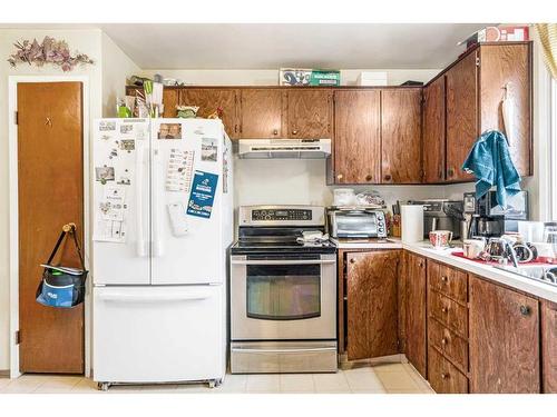 6807 Huntchester Road Ne, Calgary, AB - Indoor Photo Showing Kitchen