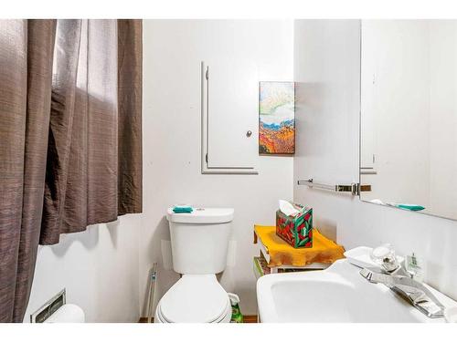 6807 Huntchester Road Ne, Calgary, AB - Indoor Photo Showing Bathroom