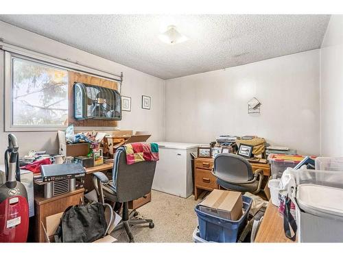 6807 Huntchester Road Ne, Calgary, AB - Indoor Photo Showing Office