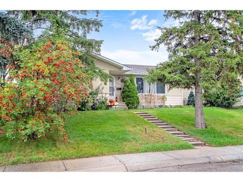 6807 Huntchester Road Ne, Calgary, AB - Outdoor