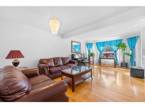 28 Taralea Gardens Ne, Calgary, AB - Indoor Photo Showing Living Room