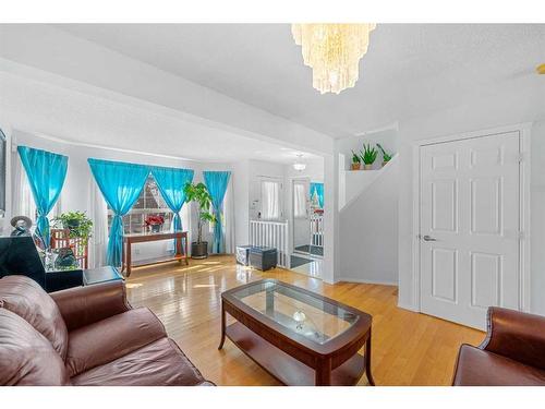 28 Taralea Gardens Ne, Calgary, AB - Indoor Photo Showing Living Room