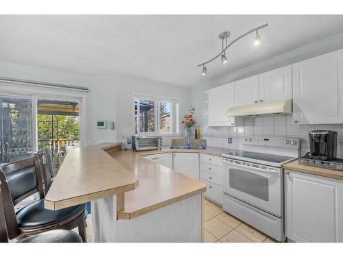 28 Taralea Gardens Ne, Calgary, AB - Indoor Photo Showing Kitchen