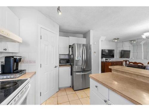 28 Taralea Gardens Ne, Calgary, AB - Indoor Photo Showing Kitchen