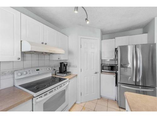 28 Taralea Gardens Ne, Calgary, AB - Indoor Photo Showing Kitchen