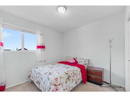 28 Taralea Gardens Ne, Calgary, AB - Indoor Photo Showing Bedroom