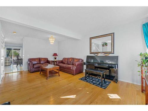 28 Taralea Gardens Ne, Calgary, AB - Indoor Photo Showing Living Room