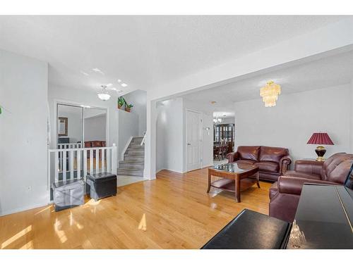 28 Taralea Gardens Ne, Calgary, AB - Indoor Photo Showing Living Room