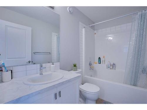 534 Corner Meadows Way Ne Meadows East, Calgary, AB - Indoor Photo Showing Bathroom