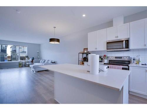 534 Corner Meadows Way Ne Meadows East, Calgary, AB - Indoor Photo Showing Kitchen