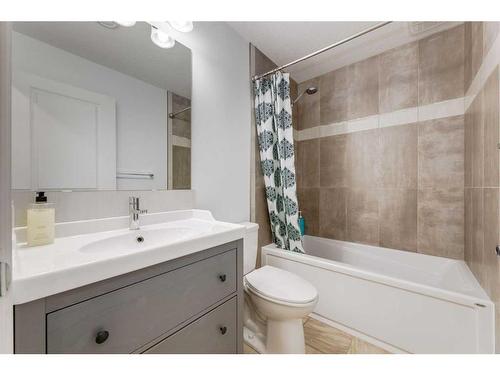 35 Nolanfield Heights Nw, Calgary, AB - Indoor Photo Showing Bathroom