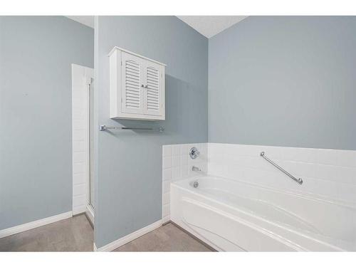 210-5201 Dalhousie Drive Nw, Calgary, AB - Indoor Photo Showing Bathroom