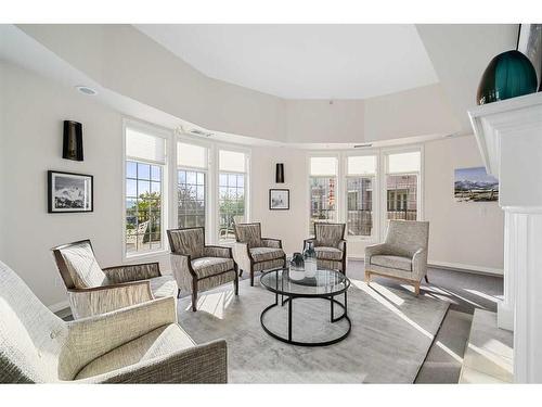 210-5201 Dalhousie Drive Nw, Calgary, AB - Indoor Photo Showing Living Room