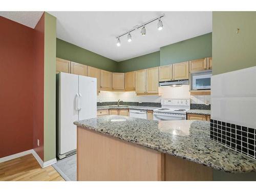 210-5201 Dalhousie Drive Nw, Calgary, AB - Indoor Photo Showing Kitchen With Double Sink