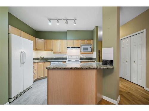 210-5201 Dalhousie Drive Nw, Calgary, AB - Indoor Photo Showing Kitchen