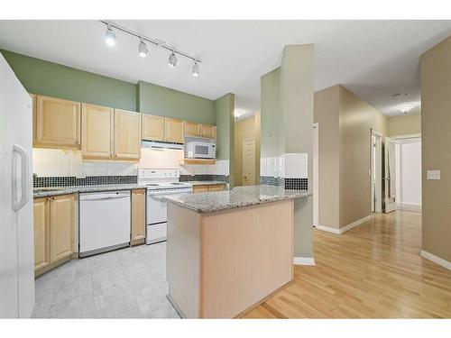 210-5201 Dalhousie Drive Nw, Calgary, AB - Indoor Photo Showing Kitchen