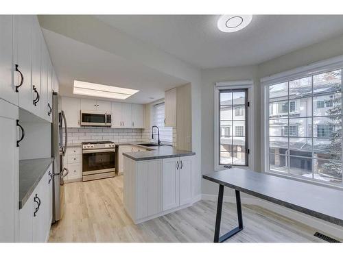 260-4037 42 Street Nw, Calgary, AB - Indoor Photo Showing Kitchen With Upgraded Kitchen