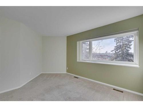 260-4037 42 Street Nw, Calgary, AB - Indoor Photo Showing Other Room