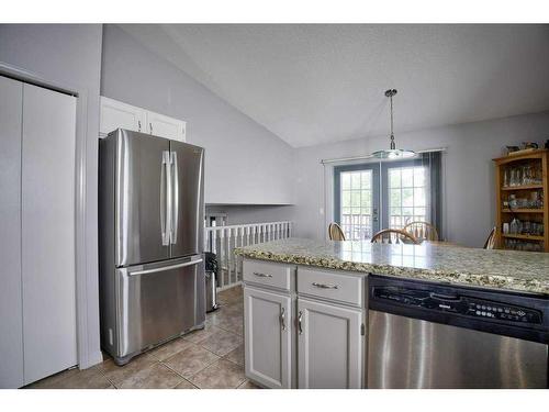 2513 Douglas Woods Link Se, Calgary, AB - Indoor Photo Showing Kitchen With Stainless Steel Kitchen