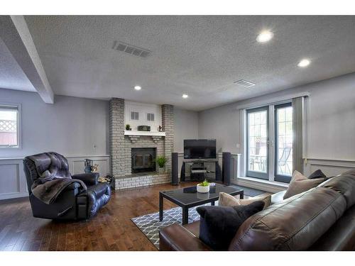 2513 Douglas Woods Link Se, Calgary, AB - Indoor Photo Showing Living Room With Fireplace