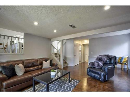 2513 Douglas Woods Link Se, Calgary, AB - Indoor Photo Showing Living Room