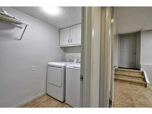 2513 Douglas Woods Link Se, Calgary, AB - Indoor Photo Showing Laundry Room