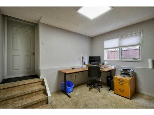 2513 Douglas Woods Link Se, Calgary, AB - Indoor Photo Showing Office