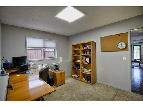 2513 Douglas Woods Link Se, Calgary, AB - Indoor Photo Showing Office