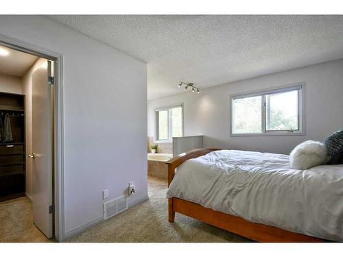 2513 Douglas Woods Link Se, Calgary, AB - Indoor Photo Showing Bedroom